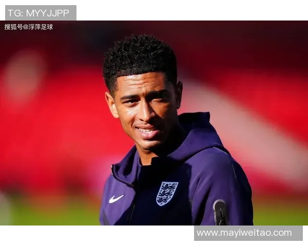 法国十几岁足球球星男友甜蜜日常曝光 网友称其为新一代足球才俊