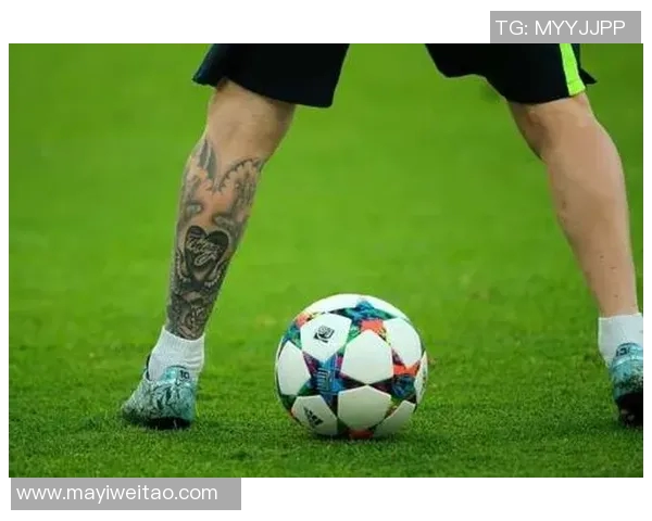 足球巨星纹身艺术：探索球员个性与激情的身体画作之美